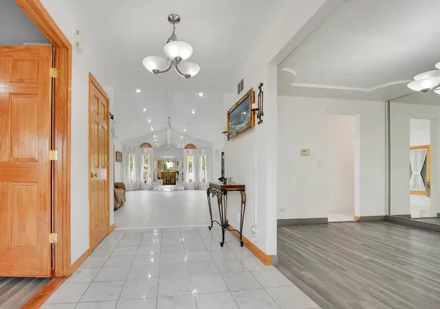 Photo 2 of Single family home for sale at 14650 Lamon Ave, Midlothian, IL 60445 | MLS# 12719443 | Listing updated on 2026-08-05