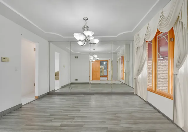 Photo 4 of Single family home for sale at 14650 Lamon Ave, Midlothian, IL 60445 | MLS# 12719443 | Listing updated on 2026-08-05
