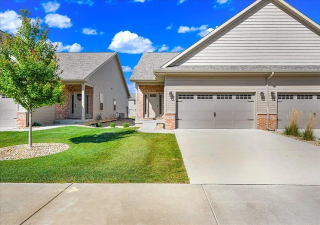 Photo 2 of Townhouse for sale at 1807 Glenbridge Rd, Bloomington, IL 61704 | MLS# 12719482 | Listing updated on 2026-08-09