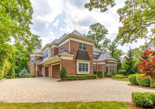 Photo 3 of Mansion for sale at 64 Crescent Dr, Glencoe, IL 60022 | MLS# 12719491 | Listing updated on 2026-08-17
