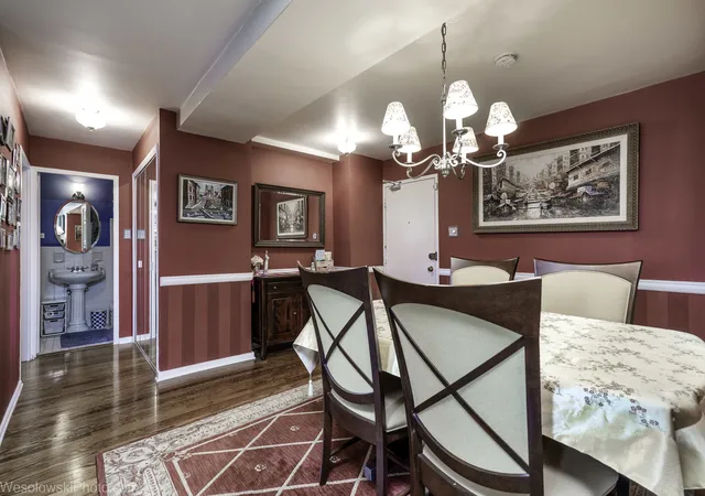 3rd image of 2909 N Sheridan Rd, Chicago, IL 60657