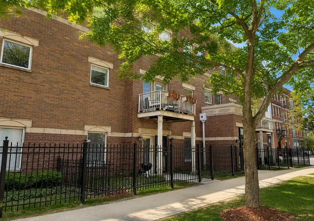 Photo 2 of Condo for sale at 803 E 41st Street #1B, Chicago, IL 60653 | MLS# 12719543 | Listing updated on 2026-09-15