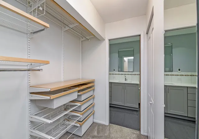 Listing Photo 2 - Condo for sale in building located at 1464 Stonebridge Cir, Wheaton, IL 60189 - Unit #E3