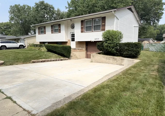 Photo 3 of Single family home for sale at 6875 Glenwood Ln, Hanover Park, IL 60133 | MLS# 12719573 | Listing updated on 2026-09-15