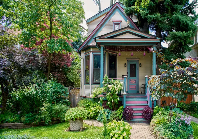 Photo 2 of Single family home for sale at 831 Circle Ave, Forest Park, IL 60130 | MLS# 12719574 | Listing updated on 2026-08-31