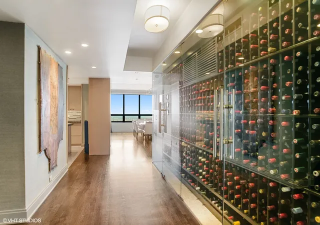 2nd image of 180 E Pearson St, Chicago, IL 60611