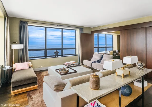 3rd image of 180 E Pearson St, Chicago, IL 60611