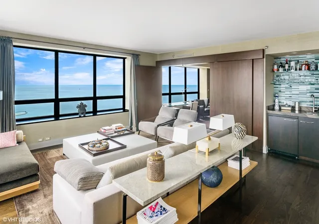 4th image of 180 E Pearson St, Chicago, IL 60611