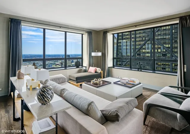 5th image of 180 E Pearson St, Chicago, IL 60611