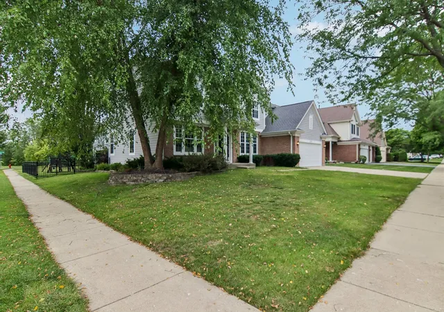 Photo 2 of Single family home for sale at 1201 Sterling Dr, Mundelein, IL 60060 | MLS# 12719584 | Listing updated on 2026-09-06