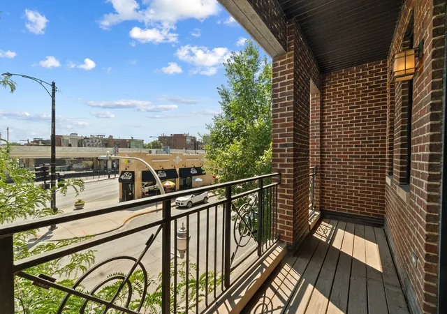 Listing Photo 4 - Condo for sale in building located at 3416 N Sheffield Ave, Chicago, IL 60657 - Unit #2