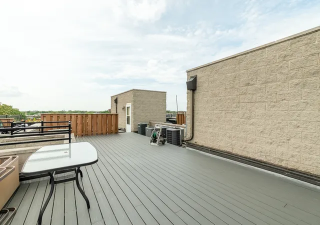 Listing Photo 5 - Condo for sale in building located at 3416 N Sheffield Ave, Chicago, IL 60657 - Unit #2