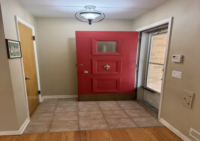 Photo 4 of Single family home for sale at 435 S Stratford Ave, Elmhurst, IL 60126 | MLS# 12719614 | Listing updated on 2026-09-24