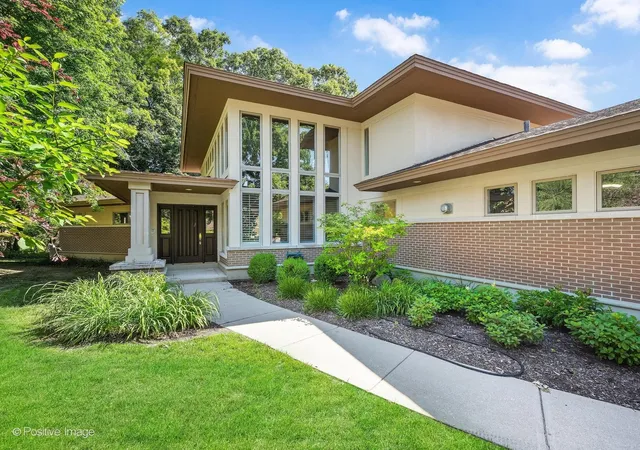 1st image of 1411 Hawthorne Ln, Hinsdale, IL 60521 | MLS# 12719634