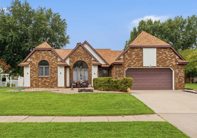 Photo 1 of Single family home for sale at 3707 77th Street Ct, Moline, IL 61265 | MLS# 12719650 | Listing updated on 2026-10-02