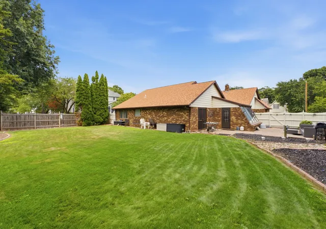 Photo 2 of Single family home for sale at 3707 77th Street Ct, Moline, IL 61265 | MLS# 12719650 | Listing updated on 2026-10-02