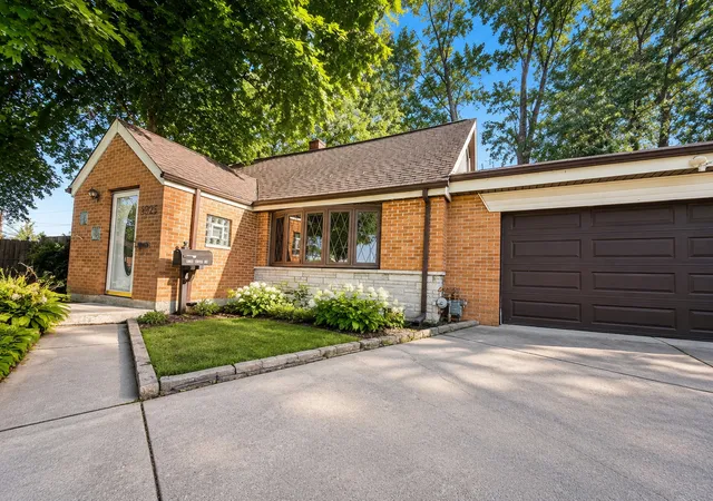 Single family home for sale at 6925 Elder Ct, Bridgeview, IL 60455 | MLS# 12719681