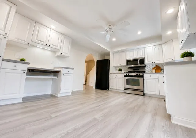 Photo 3 of Single family home for sale at 6925 Elder Ct, Bridgeview, IL 60455 | MLS# 12719681 | Listing updated on 2026-09-14