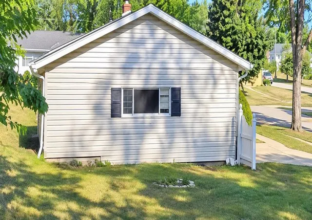 Photo 7 of Single family home for sale at 2816 Pleasant View Ave, Rockford, IL 61108 | MLS# 12719703 | Listing updated on 2026-09-09