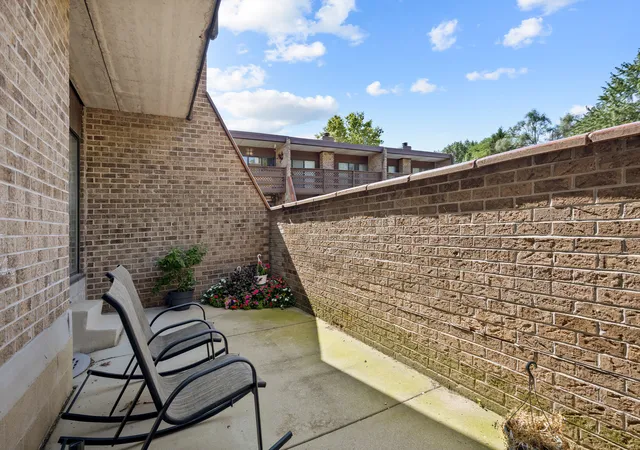 Photo 2 of Townhouse for sale at 304 Kenneth Cir, Elgin, IL 60120 | MLS# 12719724 | Listing updated on 2026-08-27