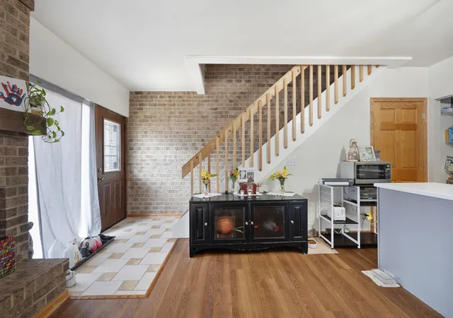 Photo 3 of Townhouse for sale at 304 Kenneth Cir, Elgin, IL 60120 | MLS# 12719724 | Listing updated on 2026-08-27