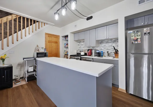 Photo 4 of Townhouse for sale at 304 Kenneth Cir, Elgin, IL 60120 | MLS# 12719724 | Listing updated on 2026-08-27