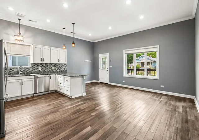 Photo 3 of Single family home for sale at 821 W Jackson St, Morris, IL 60450 | MLS# 12719731 | Listing updated on 2026-09-29