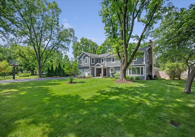 Photo 1 of Mansion for sale at 586 Earl Dr, Northfield, IL 60093 | MLS# 12719739 | Listing updated on 2026-09-19