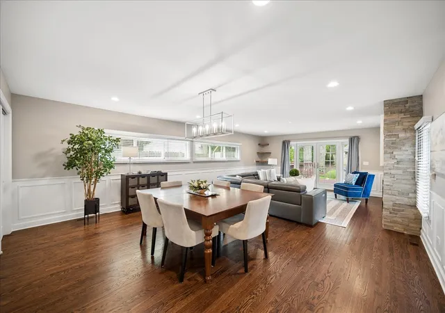 Photo 3 of Single family home for sale at 586 Earl Dr, Northfield, IL 60093 | MLS# 12719739 | Listing updated on 2026-09-19