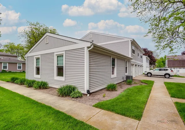 Photo 3 of Townhouse for sale at 247 Sunset Ct #247, Vernon Hills, IL 60061 | MLS# 12719767 | Listing updated on 2026-08-25