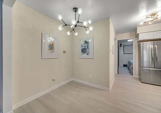 Listing Photo 4 - Condo for sale in building located at 14 King Arthur Ct, Northlake, IL 60164 - Unit #13