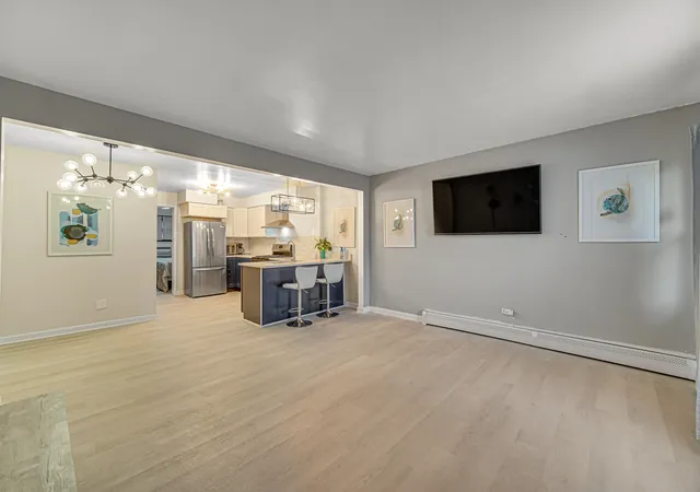 Listing Photo 5 - Condo for sale in building located at 14 King Arthur Ct, Northlake, IL 60164 - Unit #13
