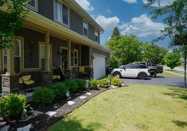 Photo 3 of Single family home for sale at 281 Fox Chase Dr N, Oswego, IL 60543 | MLS# 12719788 | Listing updated on 2026-09-17