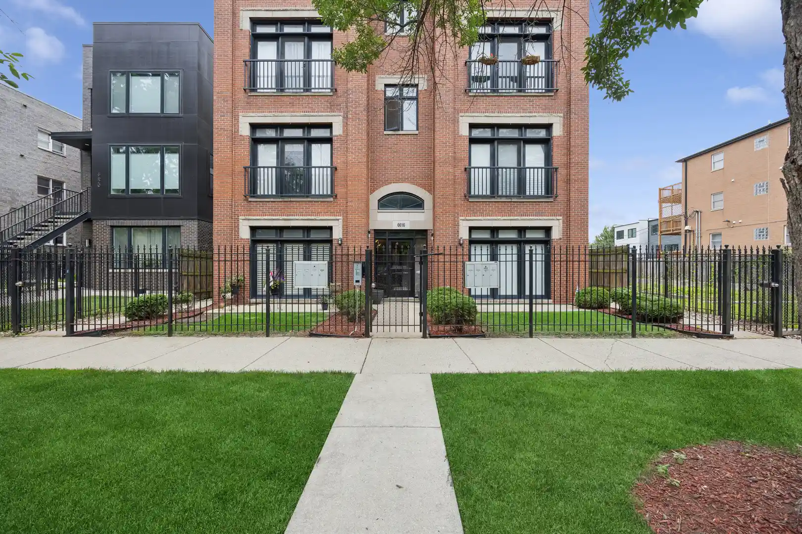 Listing Photo 1 - Condo for sale in 6616 S Kimbark Ave located at 6616 S Kimbark Ave, Chicago, IL 60637 - Unit #4S
