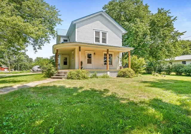 Photo 3 of Single family home for sale at 227 W South St, Franklin Grove, IL 61031 | MLS# 12719803 | Listing updated on 2026-10-07