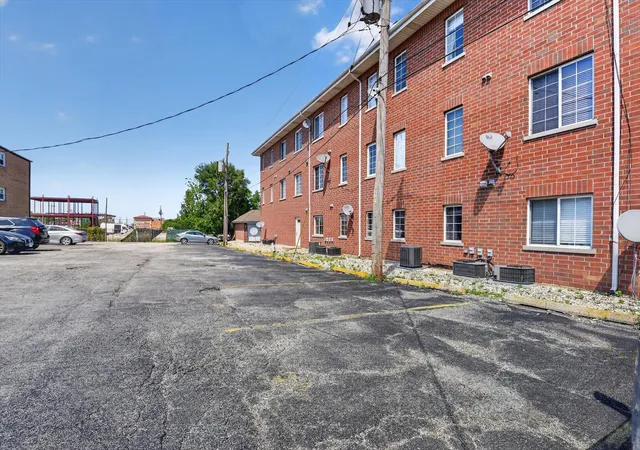 Listing Photo 2 - Condo for sale in building located at 10751 S Harlem Ave, Worth, IL 60482 - Unit #3F