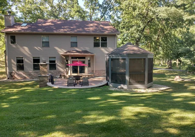 2nd image of 2307 N Country Springs Dr, Johnsburg, IL 60051 | MLS# 12719823