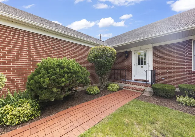 Photo 2 of Townhouse for sale at 7 Douglas Dr, Sugar Grove, IL 60554 | MLS# 12719826 | Listing updated on 2026-09-25