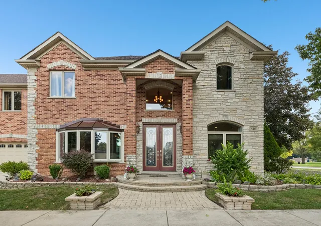 Photo 1 of Single family home for sale at 610 W Lonnquist Blvd, Mount Prospect, IL 60056 | MLS# 12719840 | Listing updated on 2026-09-18