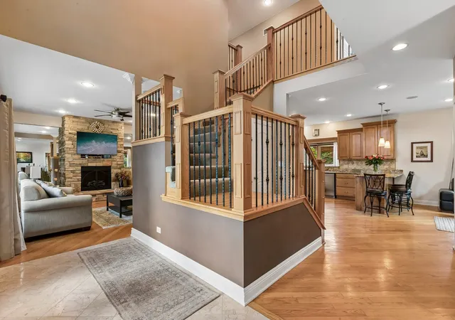 Photo 3 of Single family home for sale at 610 W Lonnquist Blvd, Mount Prospect, IL 60056 | MLS# 12719840 | Listing updated on 2026-09-18