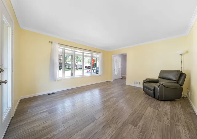 3rd image of 565 Liberty Ave, South Elgin, IL 60177 | MLS# 12719936