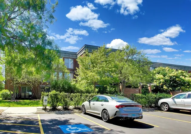 1st image of 432 Kelburn Rd #121, Deerfield, IL 60015 | MLS# 12719940