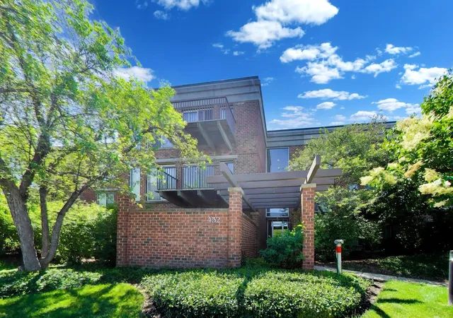 Photo 3 of Condo for sale at 432 Kelburn Rd #121, Deerfield, IL 60015 | MLS# 12719940 | Listing updated on 2026-09-02