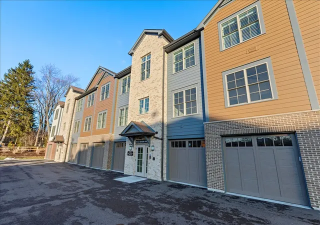 1st image of 319 S Glendale Ave #303, Barrington, IL 60010 | MLS# 12719963