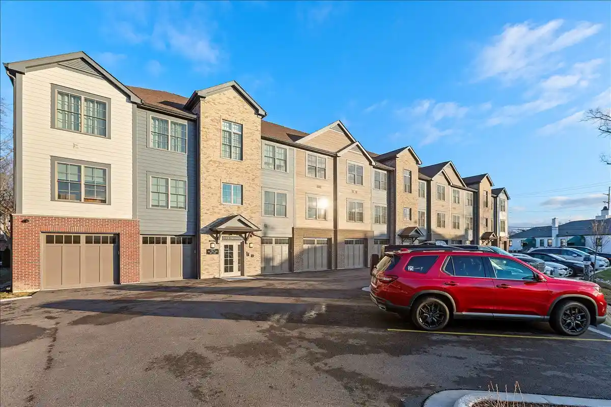 Listing Photo 2 - Condo for sale in 319 S Glendale Ave located at 319 S Glendale Ave, Barrington, IL 60010 - Unit #303