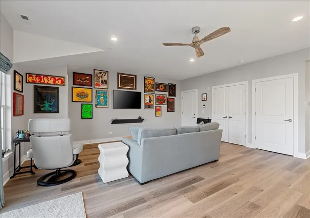 Listing Photo 5 - Condo for sale in building located at 319 S Glendale Ave, Barrington, IL 60010 - Unit #303