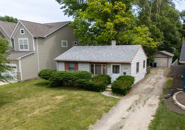 2nd image of 1332 N Main St, Naperville, IL 60563 | MLS# 12719981