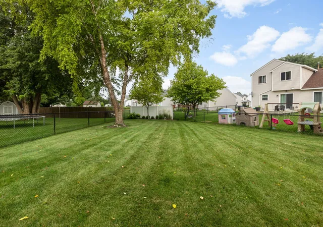 2nd image of 630 Hobart Dr, South Elgin, IL 60177 | MLS# 12719993