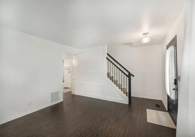 Photo 3 of Single family home for sale at 630 Hobart Dr, South Elgin, IL 60177 | MLS# 12719993 | Listing updated on 2026-09-03