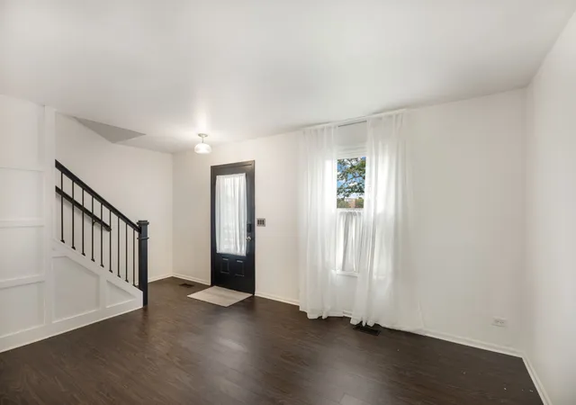 Photo 3 of Single family home for sale at 630 Hobart Dr, South Elgin, IL 60177 | MLS# 12719993 | Listing updated on 2026-09-24